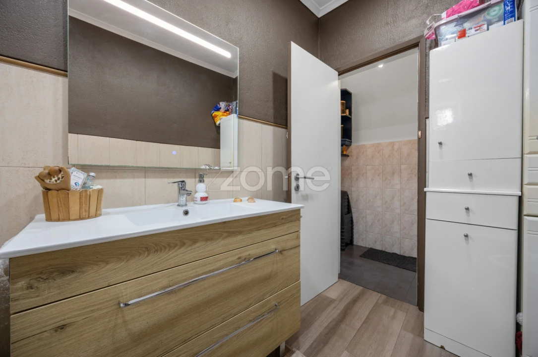Apartamento T3 para Venda em Charneca de Caparica e Sobreda Foto 12