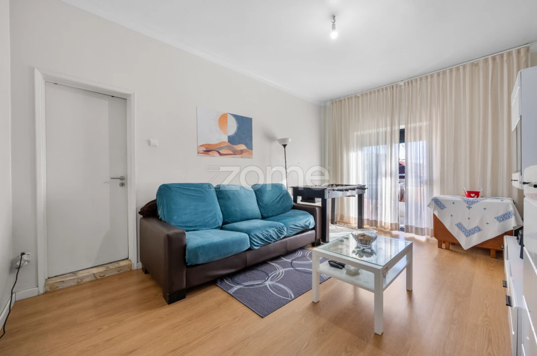 Apartamento T3 para Venda em Charneca de Caparica e Sobreda Foto 6