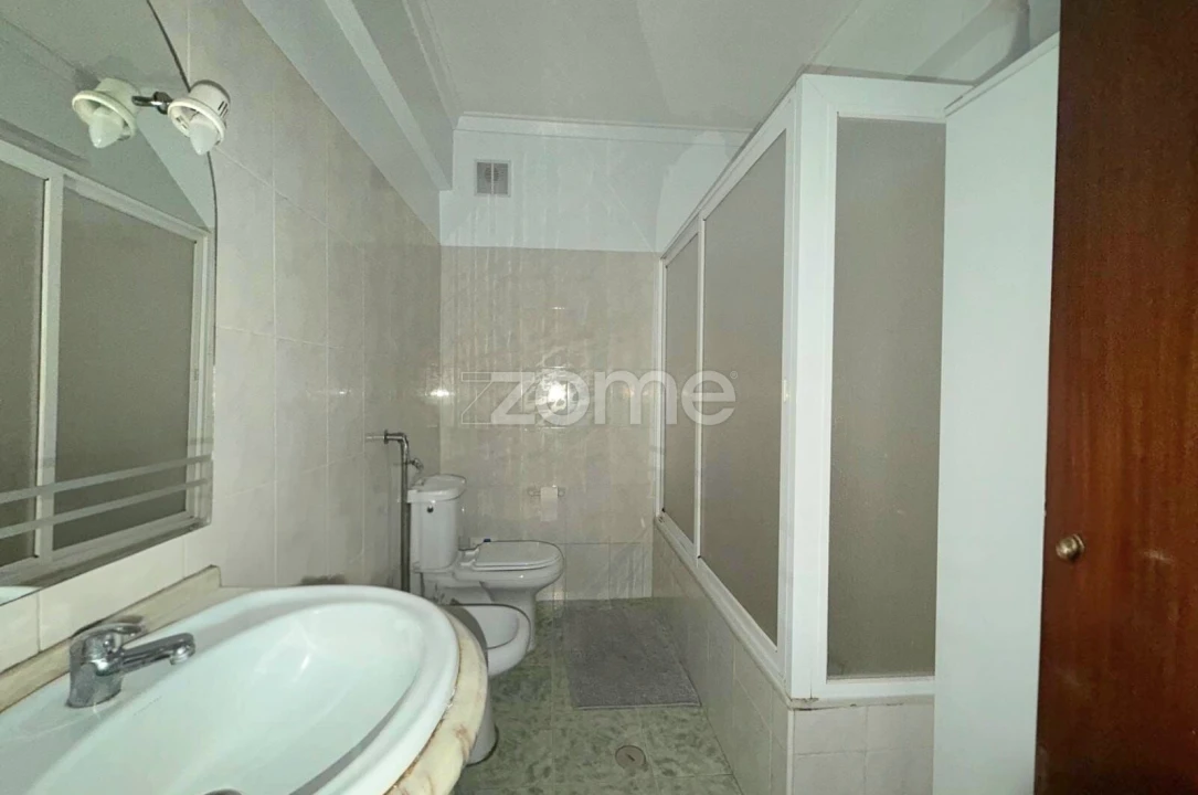 Apartamento T2 para Venda em Amora Foto 11