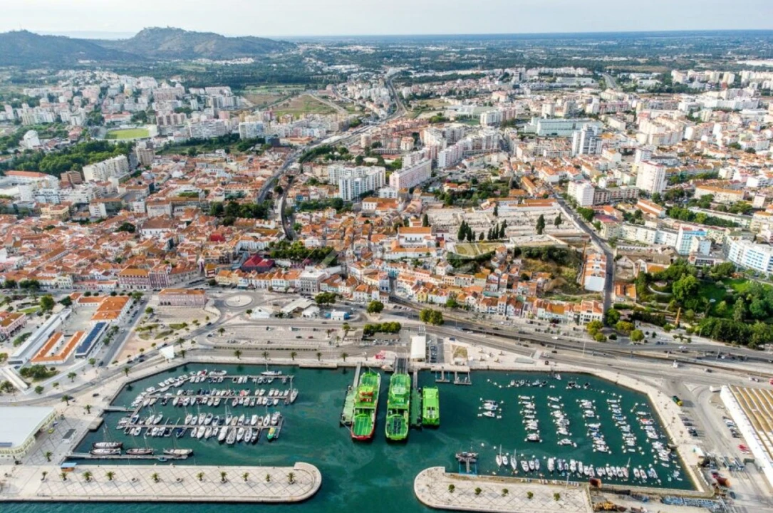 Terreno para Venda em Setubal (São Sebastião) Foto 2