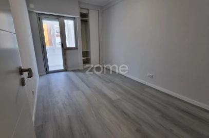 Apartamento T2 para Venda em Oeiras e São Julião da Barra, Paço de Arcos e Caxias