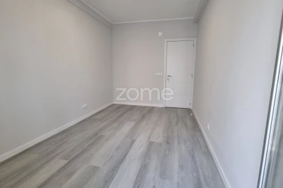 Apartamento T2 para Venda em Oeiras e São Julião da Barra, Paço de Arcos e Caxias