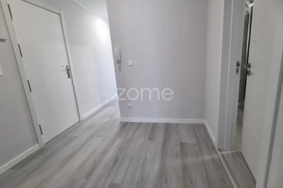 Apartamento T2 para Venda em Oeiras e São Julião da Barra, Paço de Arcos e Caxias