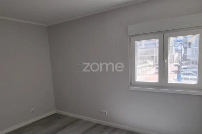 Apartamento T3 para Venda em Laranjeiro e Feijó