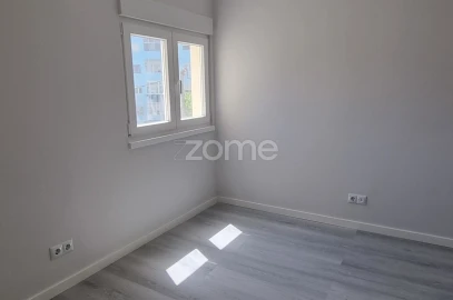 Apartamento T3 para Venda em Laranjeiro e Feijó