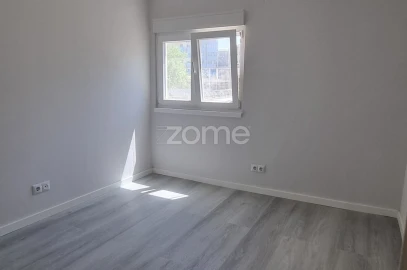 Apartamento T3 para Venda em Laranjeiro e Feijó