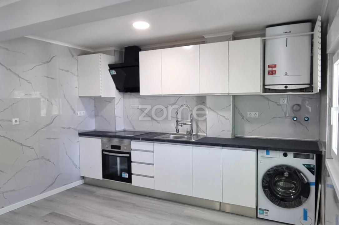 Apartamento T3 para Venda em Laranjeiro e Feijó Foto 4