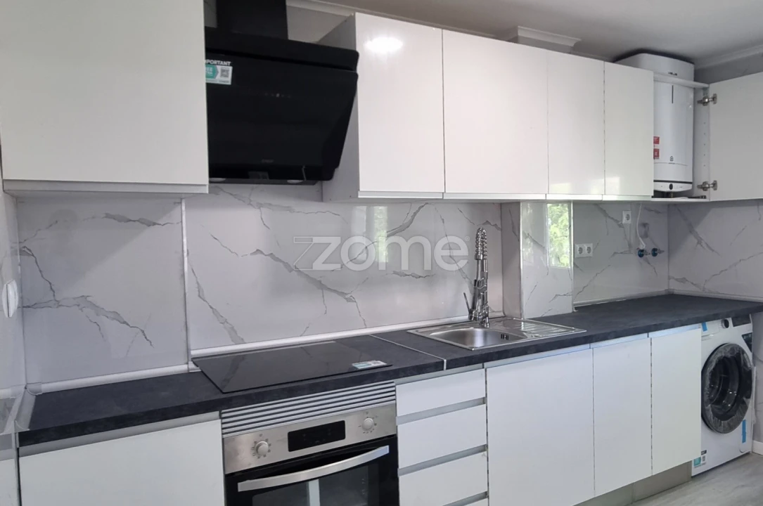 Apartamento T3 para Venda em Laranjeiro e Feijó Foto 2