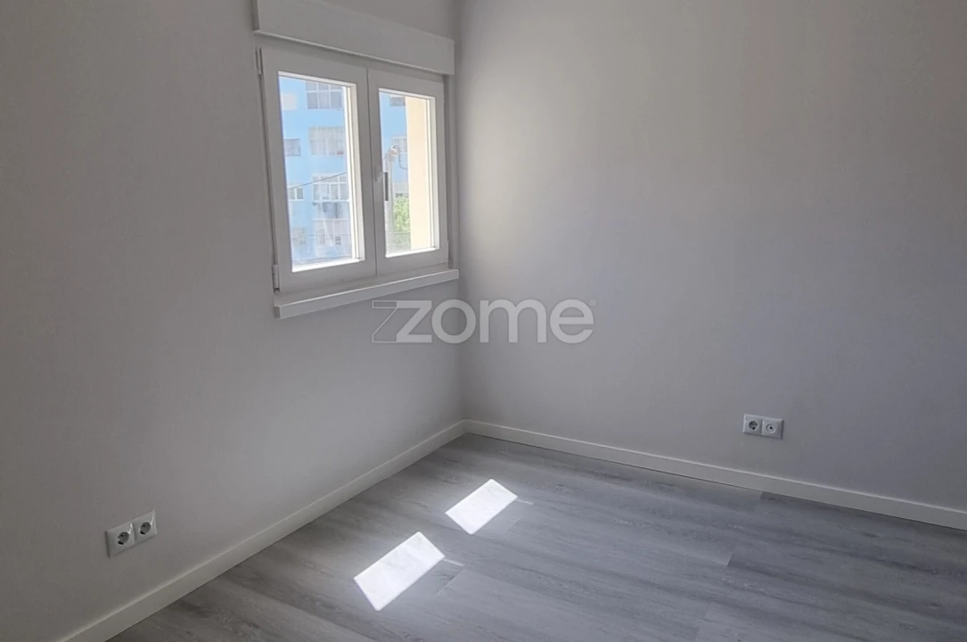 Apartamento T3 para Venda em Laranjeiro e Feijó Foto 9
