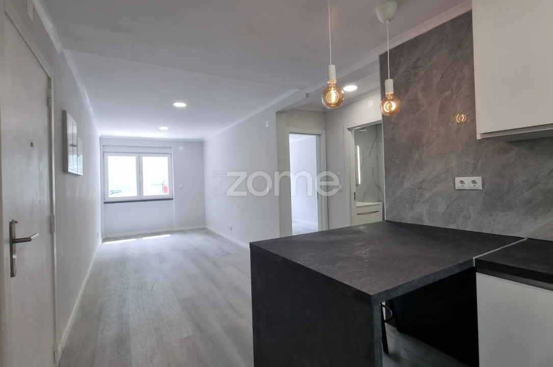 Apartamento T2 para Venda em Benfica Foto 3