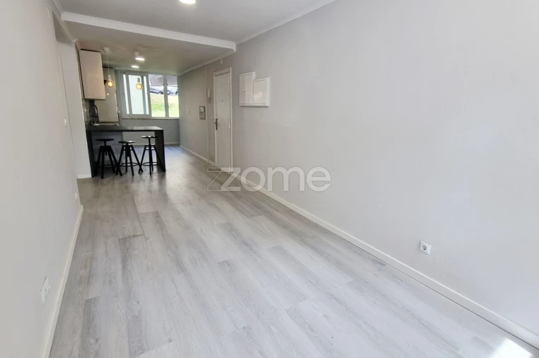Apartamento T2 para Venda em Benfica Foto 7