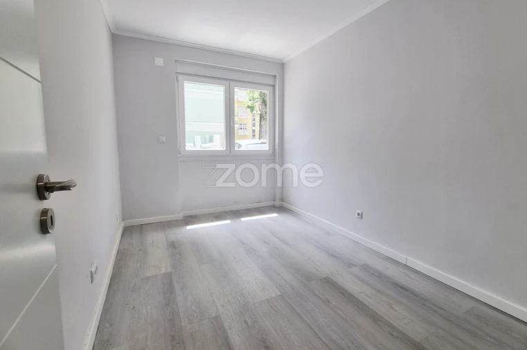 Apartamento T2 para Venda em Benfica Foto 11