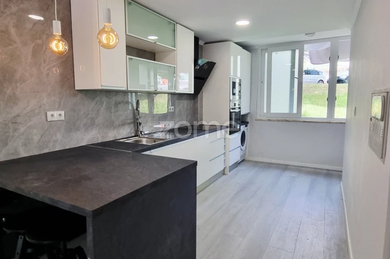 Apartamento T2 para Venda em Benfica Foto 5