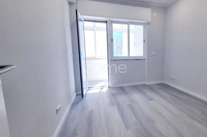 Apartamento T1 para Venda em Venteira