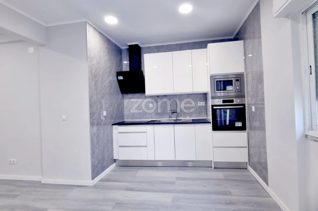 Apartamento T1 para Venda em Venteira Foto 3