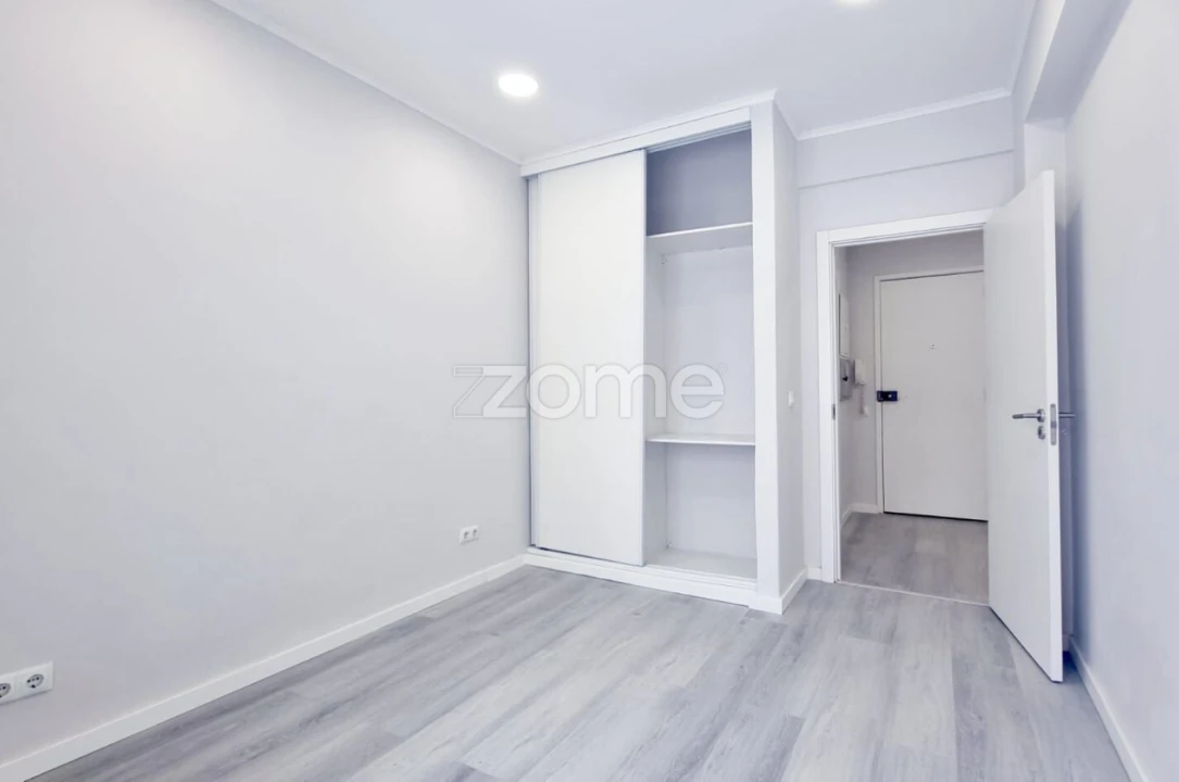 Apartamento T1 para Venda em Venteira Foto 8