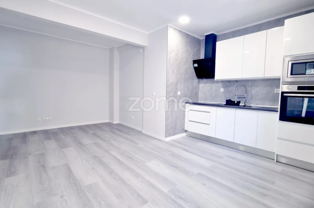 Apartamento T1 para Venda em Venteira Foto 1