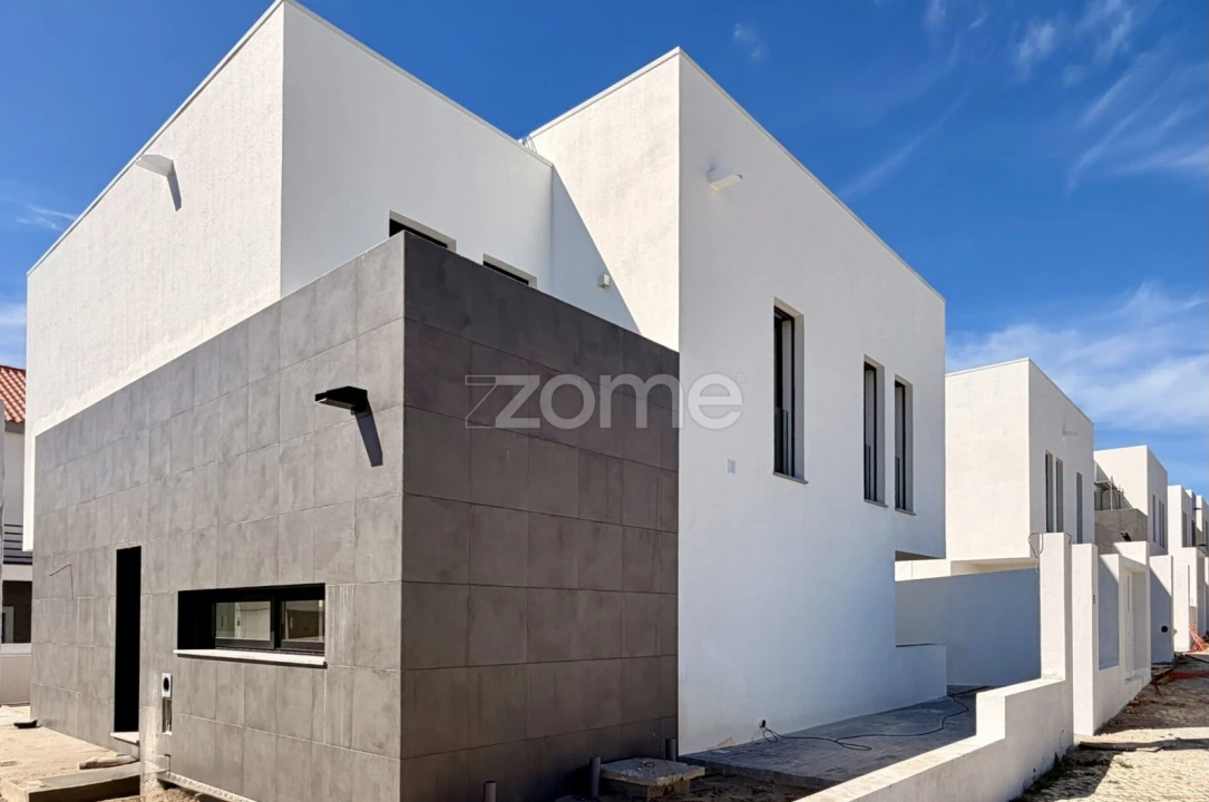 Moradia T4 para Venda em São Domingos de Rana Foto 3