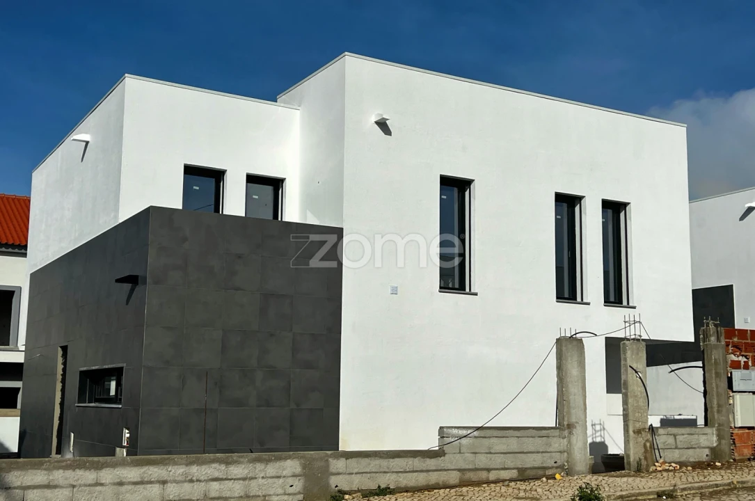 Moradia T4 para Venda em São Domingos de Rana Foto 25