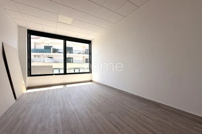 Negócio para Arrendamento em Carcavelos e Parede