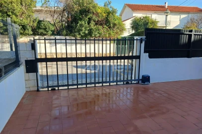Moradia T3 para Arrendamento em Carcavelos e Parede