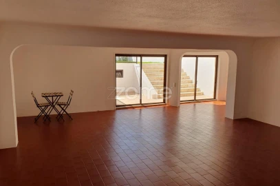 Moradia T3 para Arrendamento em Carcavelos e Parede