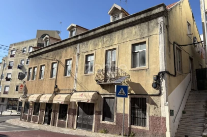 Prédio para Venda em Queluz e Belas