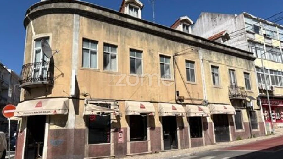 Prédio para Venda em Queluz e Belas