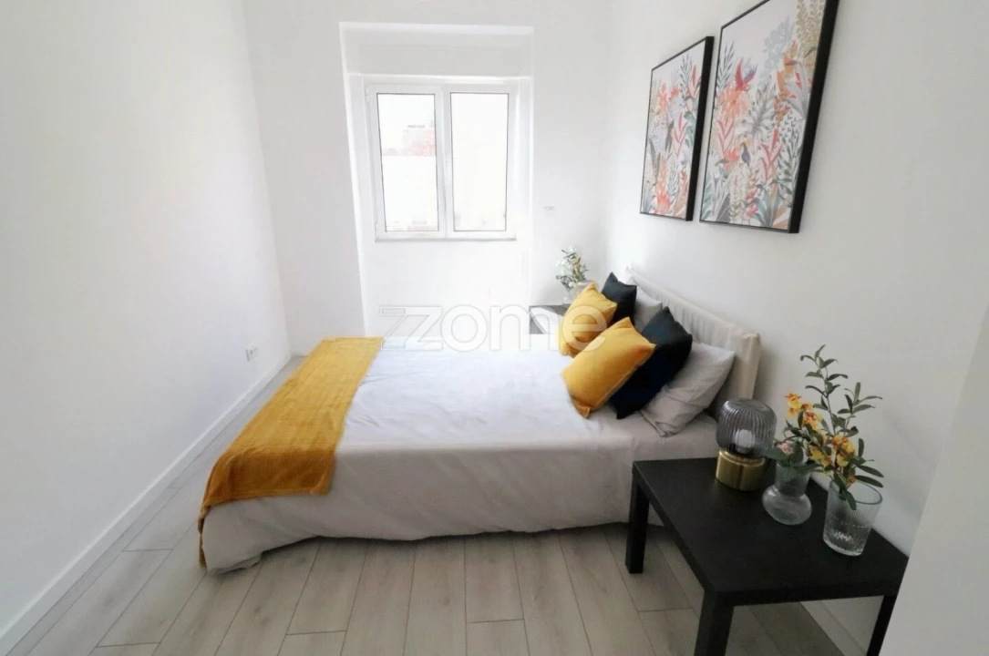 Apartamento T2 para Venda em Alvalade Foto 5