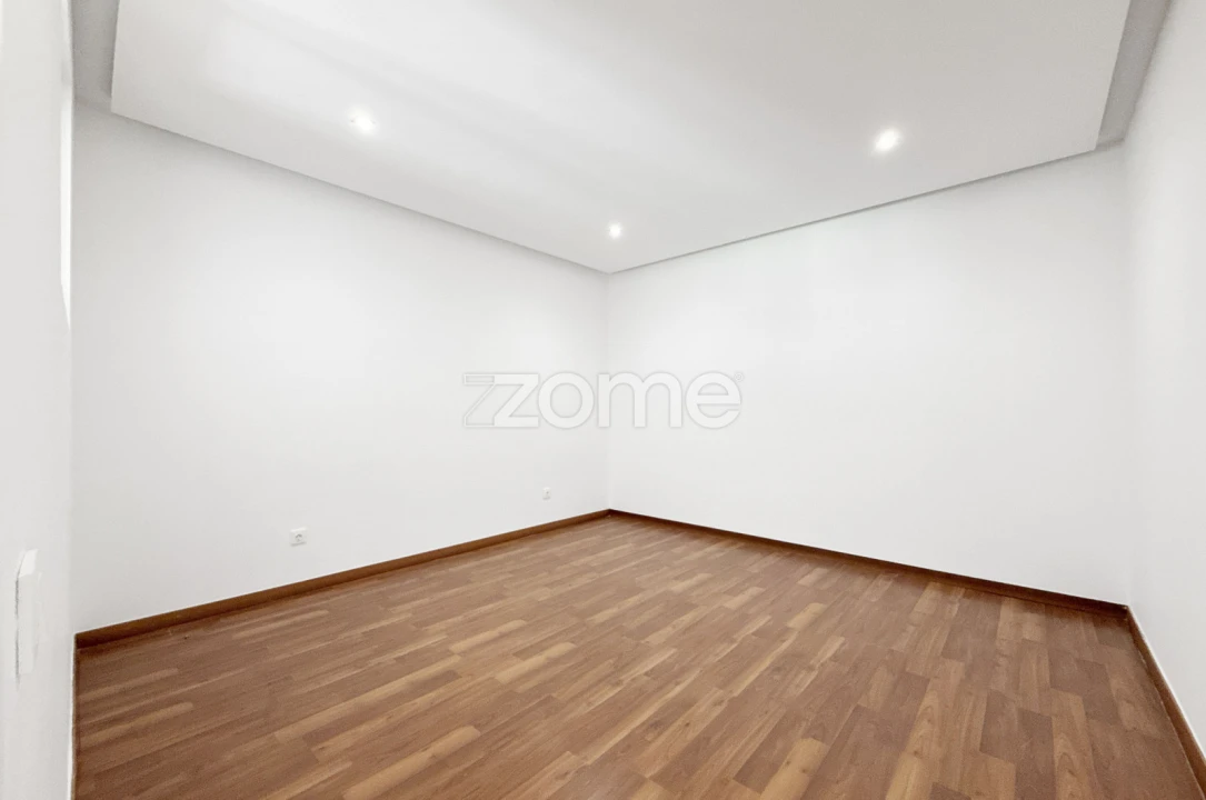 Apartamento T1 para Venda em Camarate, Unhos e Apelação Foto 13