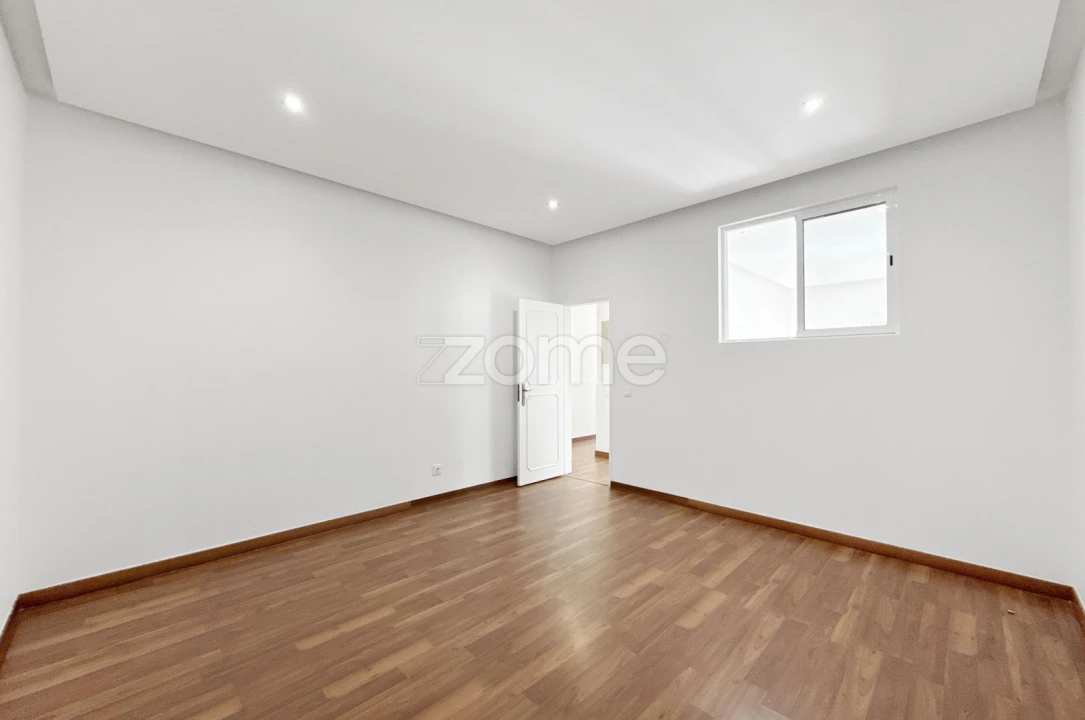 Apartamento T1 para Venda em Camarate, Unhos e Apelação Foto 14