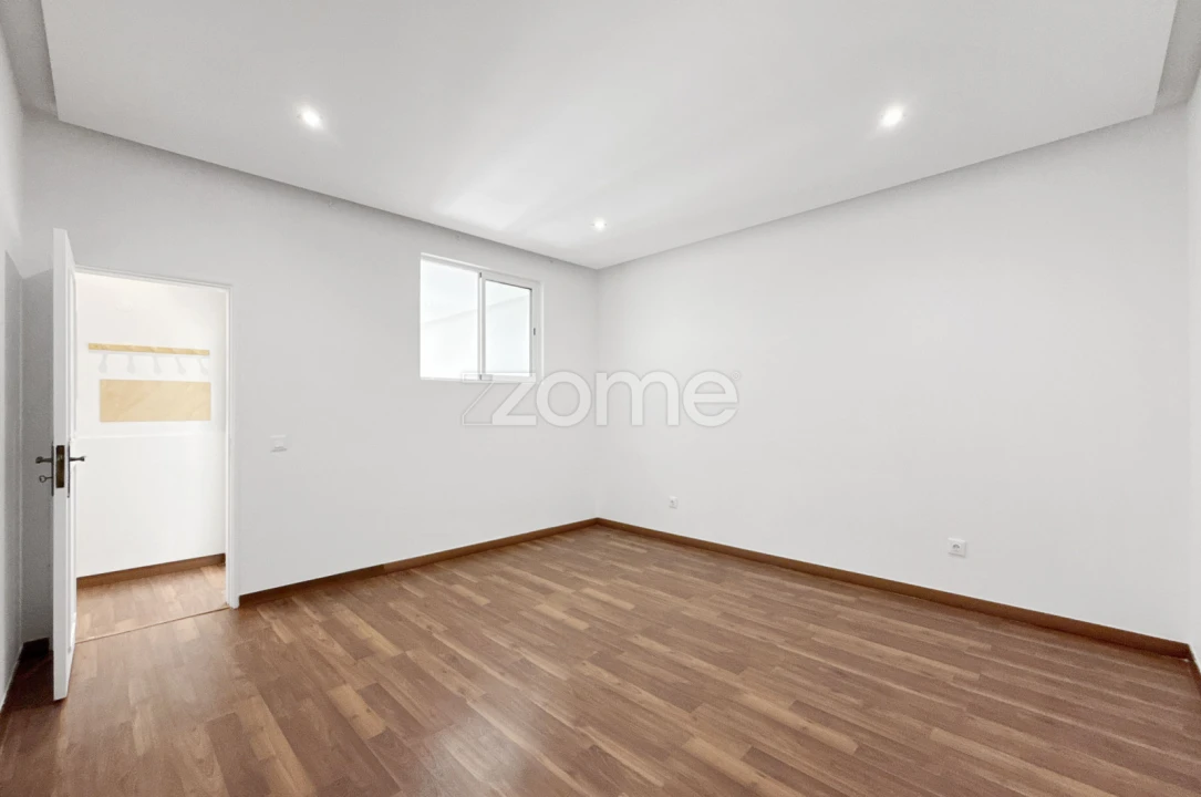 Apartamento T1 para Venda em Camarate, Unhos e Apelação Foto 12