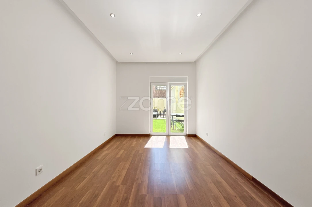 Apartamento T1 para Venda em Camarate, Unhos e Apelação Foto 4