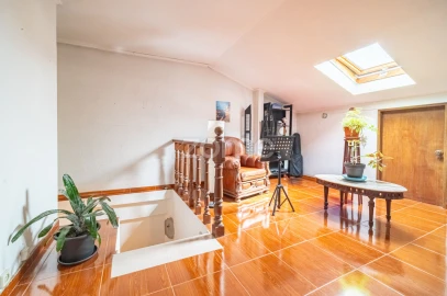 Moradia T4 para Venda em Camarate, Unhos e Apelação