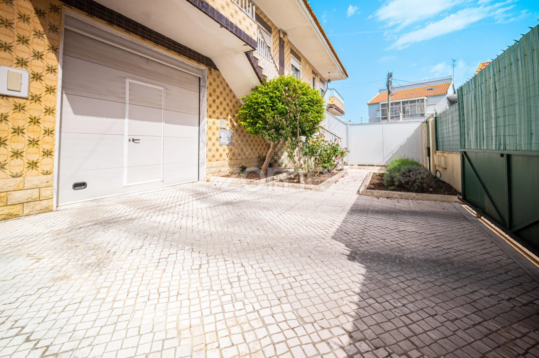Moradia T4 para Venda em Camarate, Unhos e Apelação Foto 7
