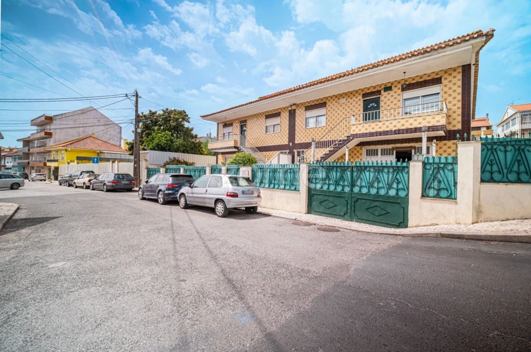 Moradia T4 para Venda em Camarate, Unhos e Apelação Foto 1