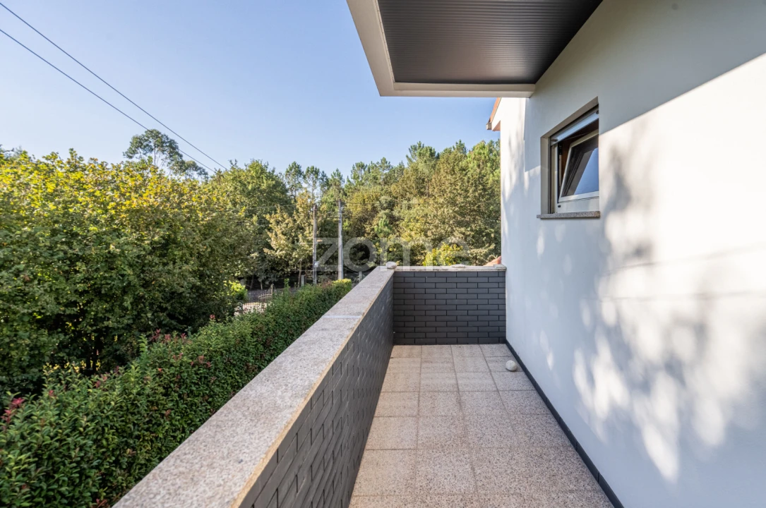 Moradia T3 para Venda em Manhente Foto 48