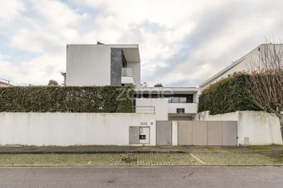 Moradia T4 para Venda em Gamil e Midões