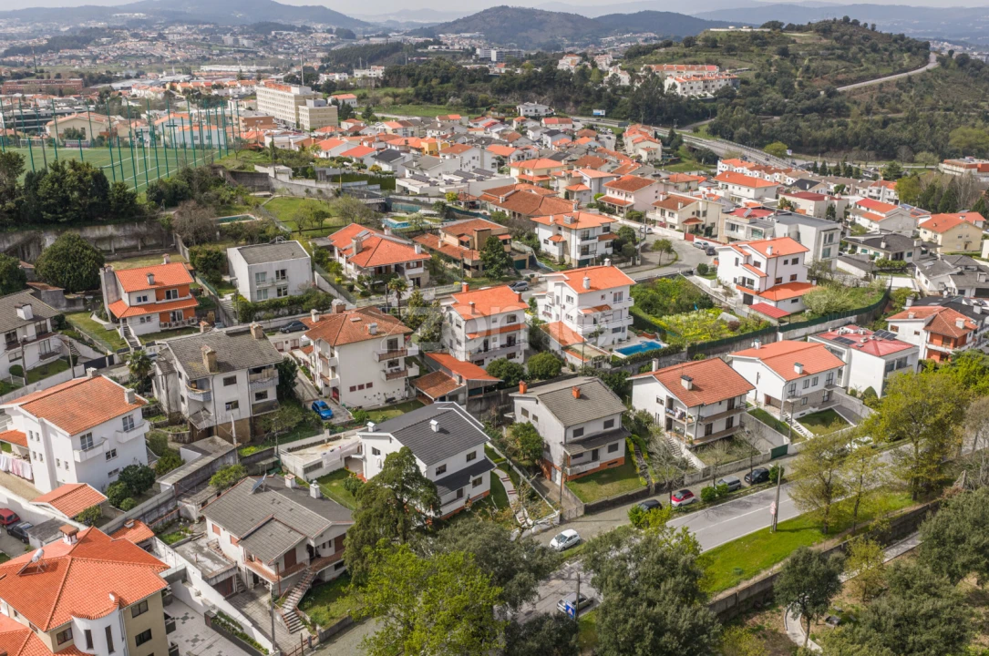 Moradia T4 para Venda em Nogueira, Fraião e Lamaçães Foto 28