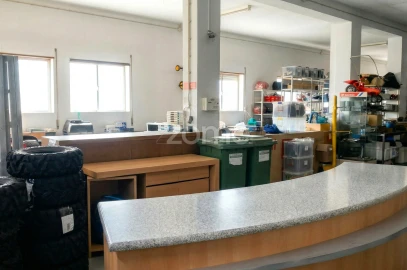 Negócio para Venda em Sé, Santa Maria e Meixedo