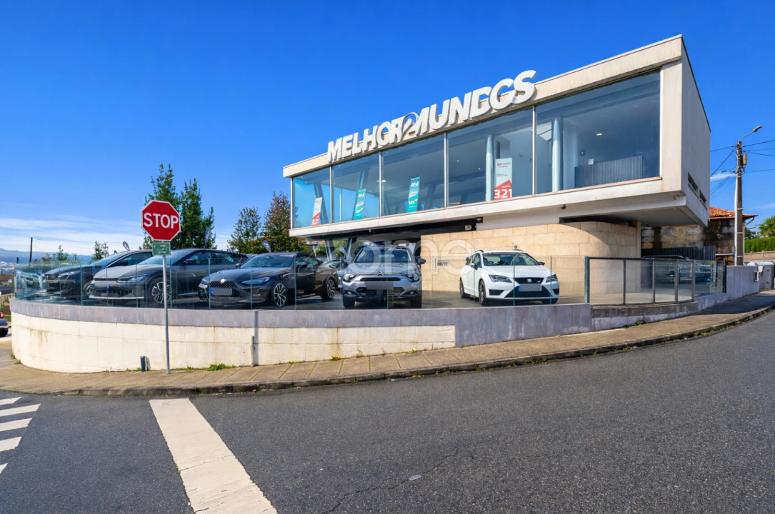 Terreno Comércio / Armazém para Venda em Lordelo Foto 1