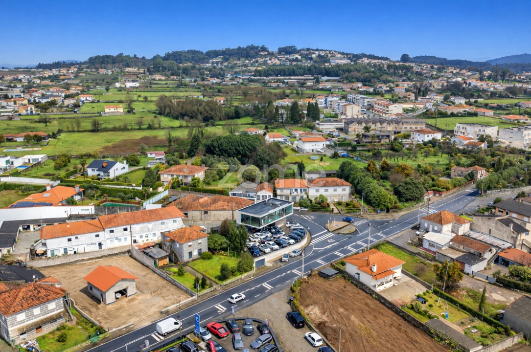 Terreno Comércio / Armazém para Venda em Lordelo Foto 8