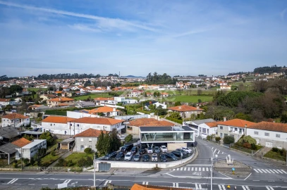 Terreno Comércio / Armazém para Venda em Lordelo