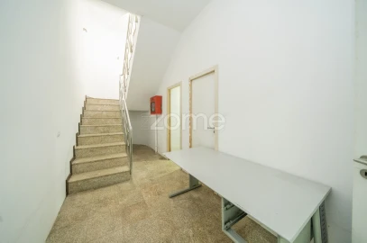 Terreno Comércio / Armazém para Venda em Lordelo