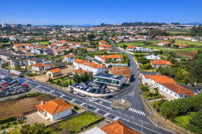 Terreno Comércio / Armazém para Venda em Lordelo