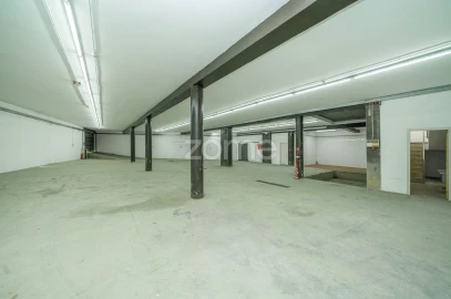 Terreno Comércio / Armazém para Venda em Lordelo