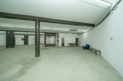 Terreno Comércio / Armazém para Venda em Lordelo