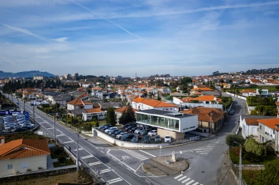 Terreno Comércio / Armazém para Venda em Lordelo
