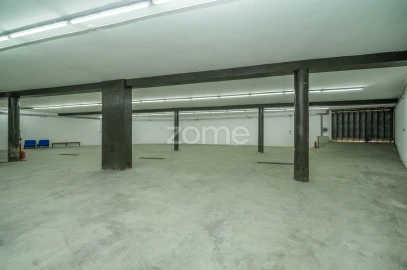 Terreno Comércio / Armazém para Venda em Lordelo