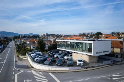 Terreno Comércio / Armazém para Venda em Lordelo